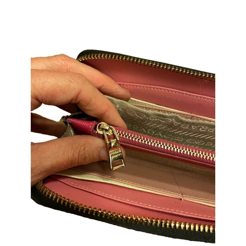 Prada Wallet   - Picture 3 of 9